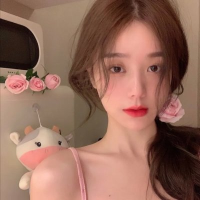 庭院里的女人